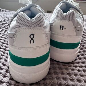 On The Roger CLUBHOUSE Running Men's White, Gray, and Green Sneakers size US10.5
